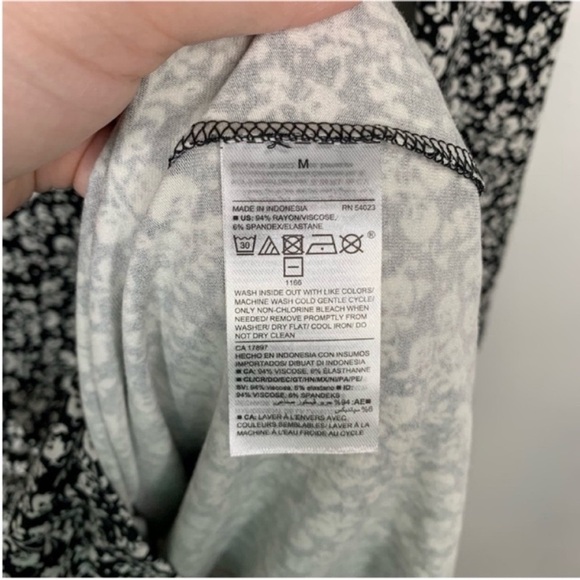 NWT Old Navy Twist Front Dress Black‎ White Floral Women’s Medium Long sleeve - Picture 9 of 10